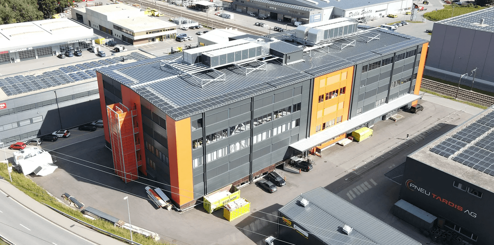 Luftaufnahme des Kubex18 in Zizers, Standort der Findmee Produktion und Logistik